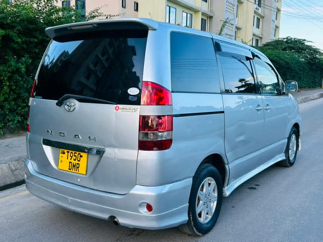 Toyota Noah 2005 (DMR)