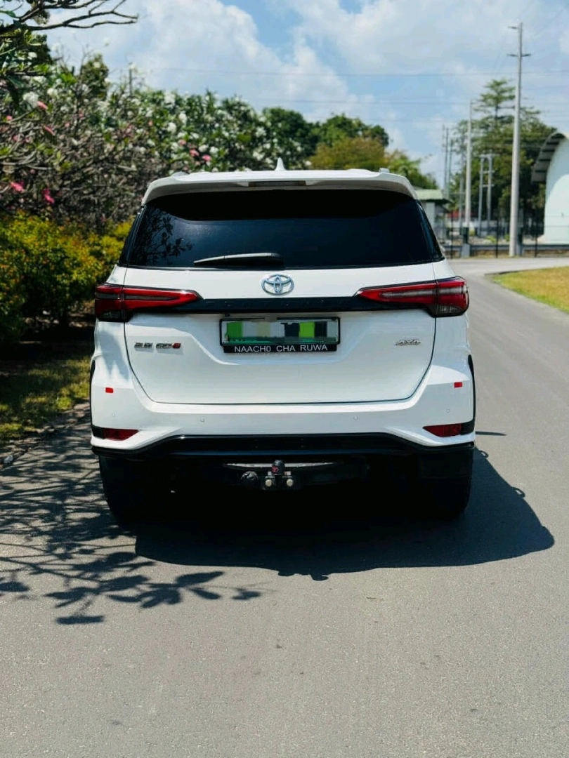 Toyota Fortuner 2023 4X4 New Arrival thumbnail 3
