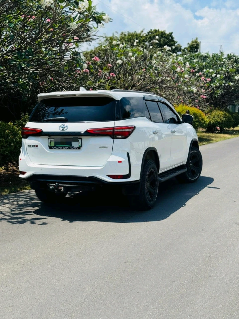 Toyota Fortuner 2023 4X4 New Arrival thumbnail 6