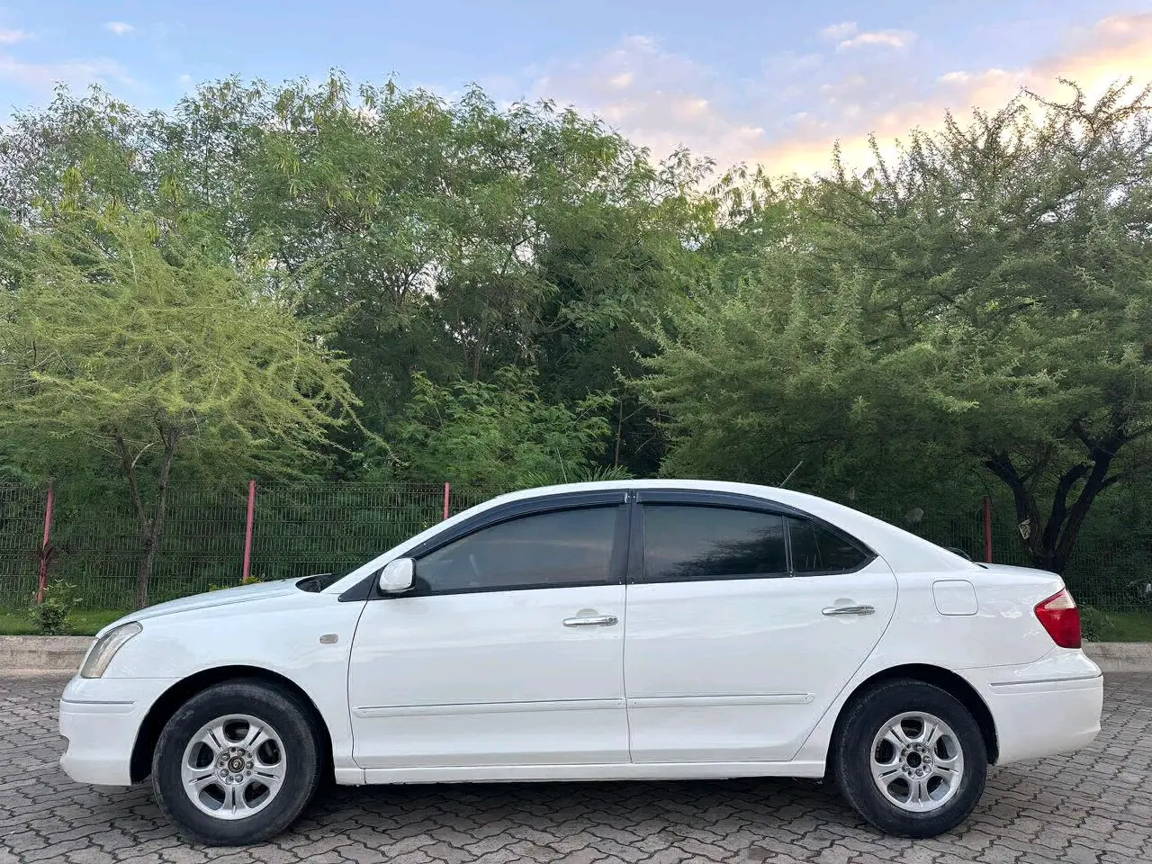 Toyota Premio F 2004 thumbnail 3