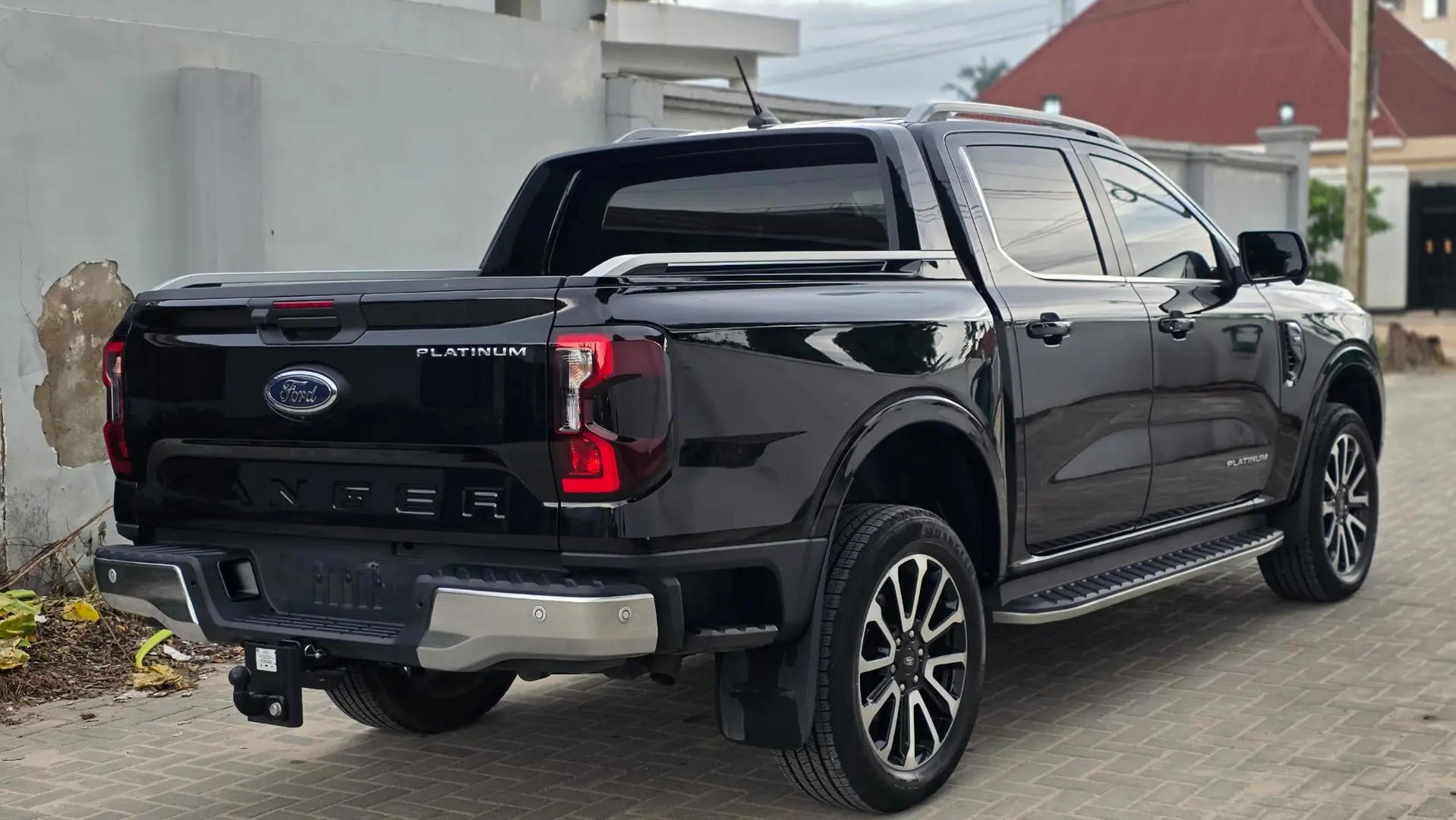 2025 Ford Ranger Platinum Edition thumbnail 2