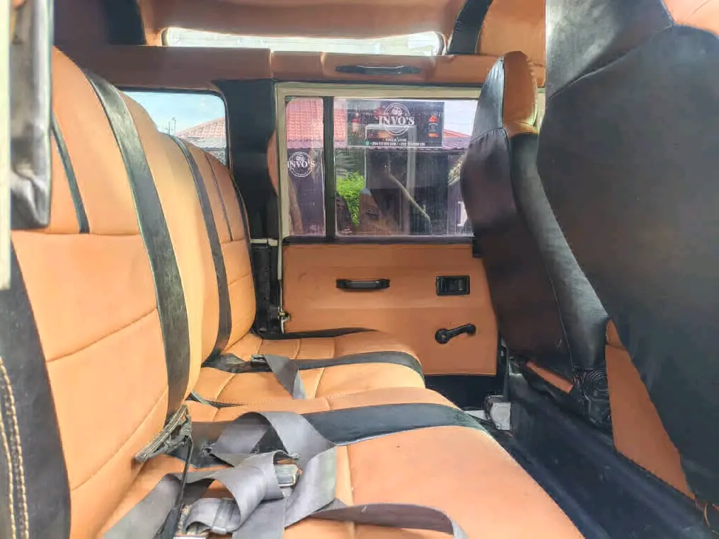 Land Rover Defender 110 (1992) thumbnail 7