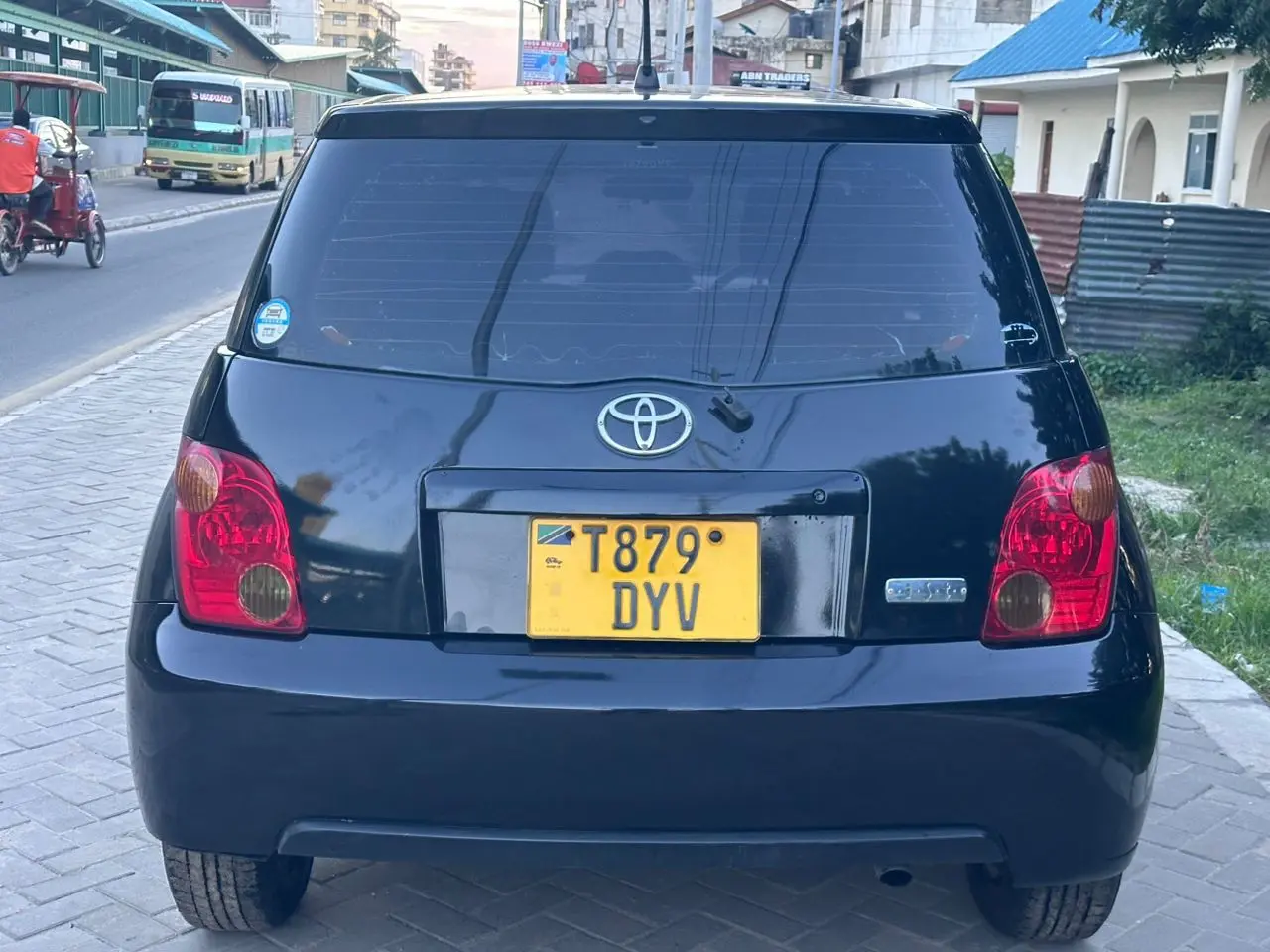 Toyota Ist 2004 thumbnail 2