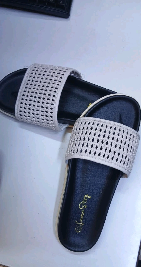 Black Clarkss Woven Slides Sandals thumbnail 2