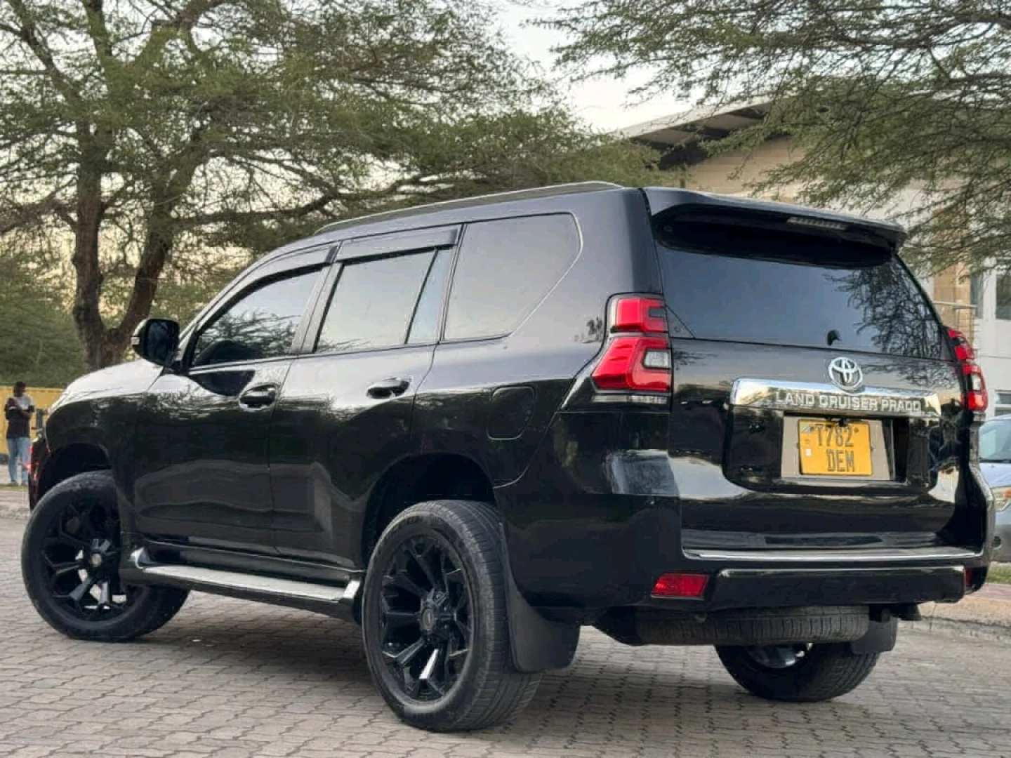 Toyota Land Cruiser Prado 150 (2018) - Automatic thumbnail 4