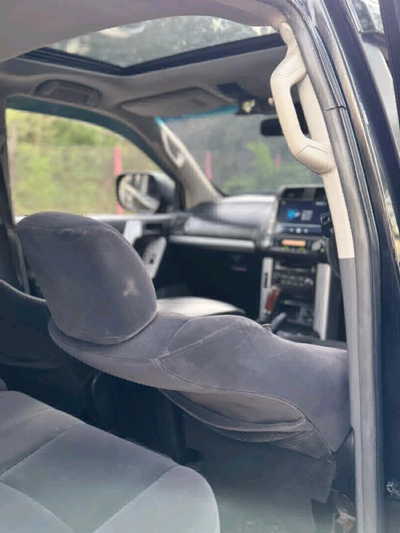 Toyota Land Cruiser Prado 150 (2018) - Automatic thumbnail 6
