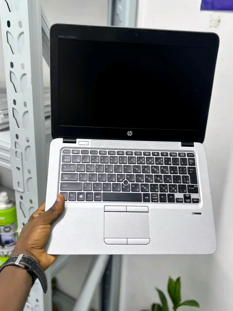 HP EliteBook 820 G3 i3 6th Gen Laptop