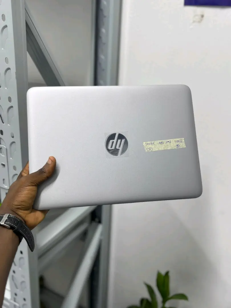 HP EliteBook 820 G3 i3 6th Gen Laptop thumbnail 3