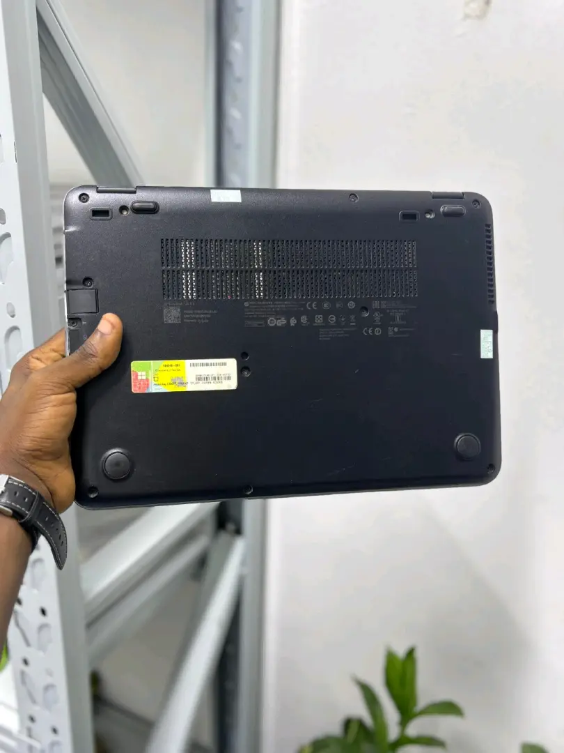 HP EliteBook 820 G3 i3 6th Gen Laptop thumbnail 4