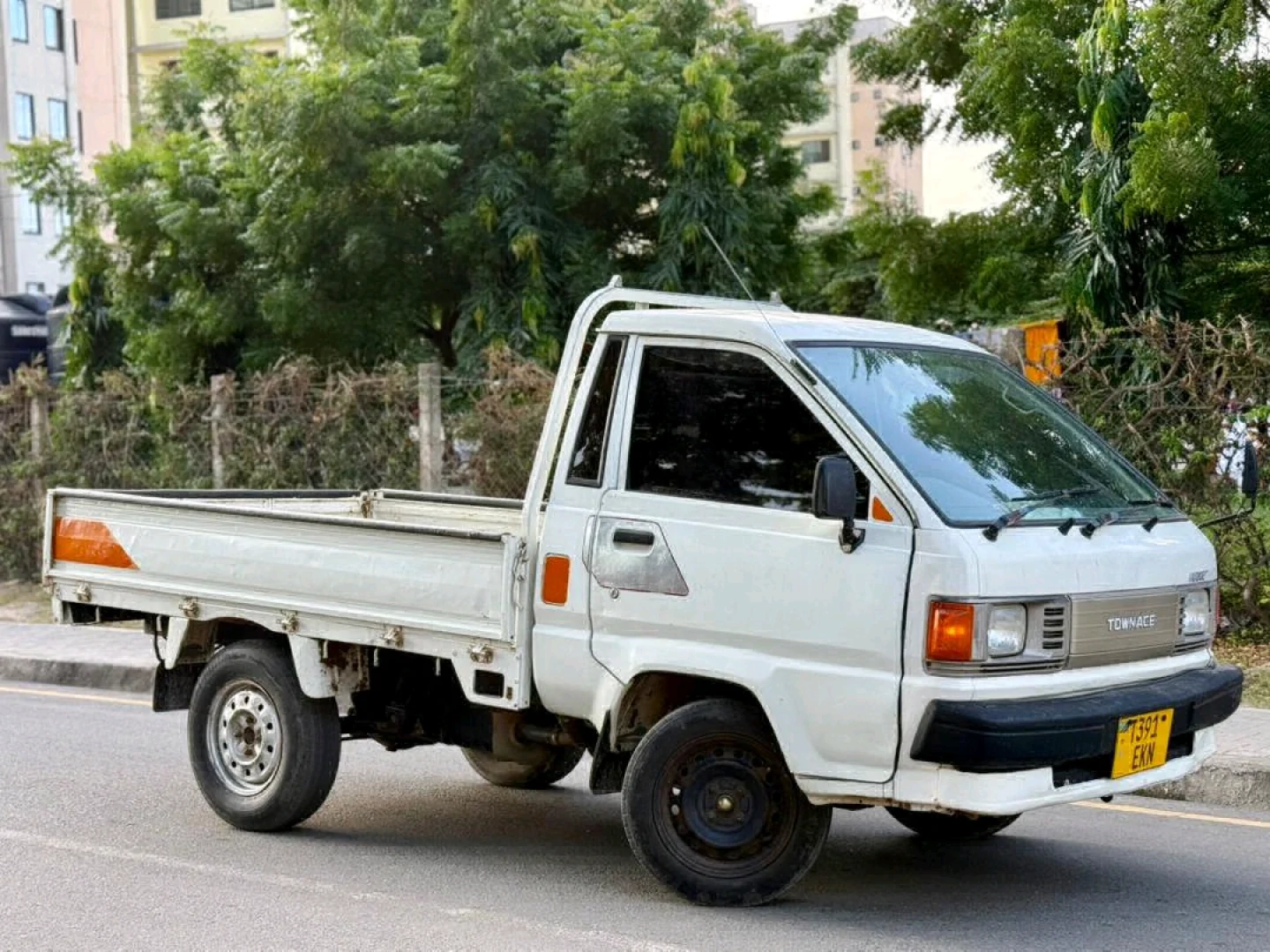 Toyota Townace EKN Van for Sale (18.7 Mil) thumbnail 2