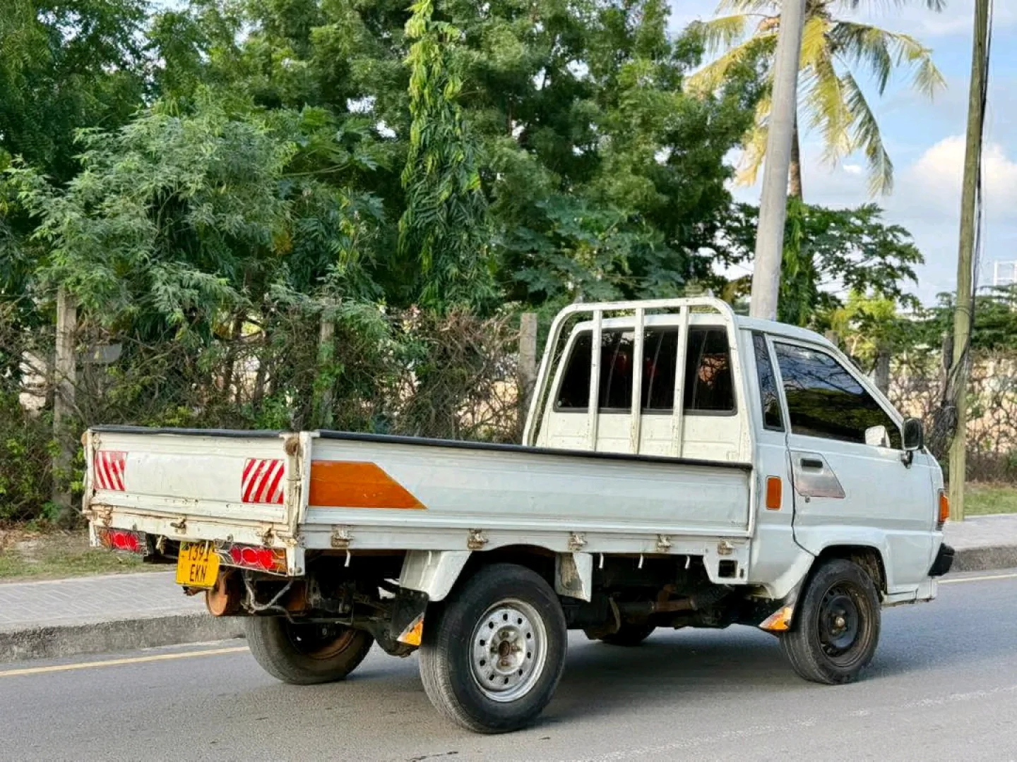 Toyota Townace EKN Van for Sale (18.7 Mil) thumbnail 3