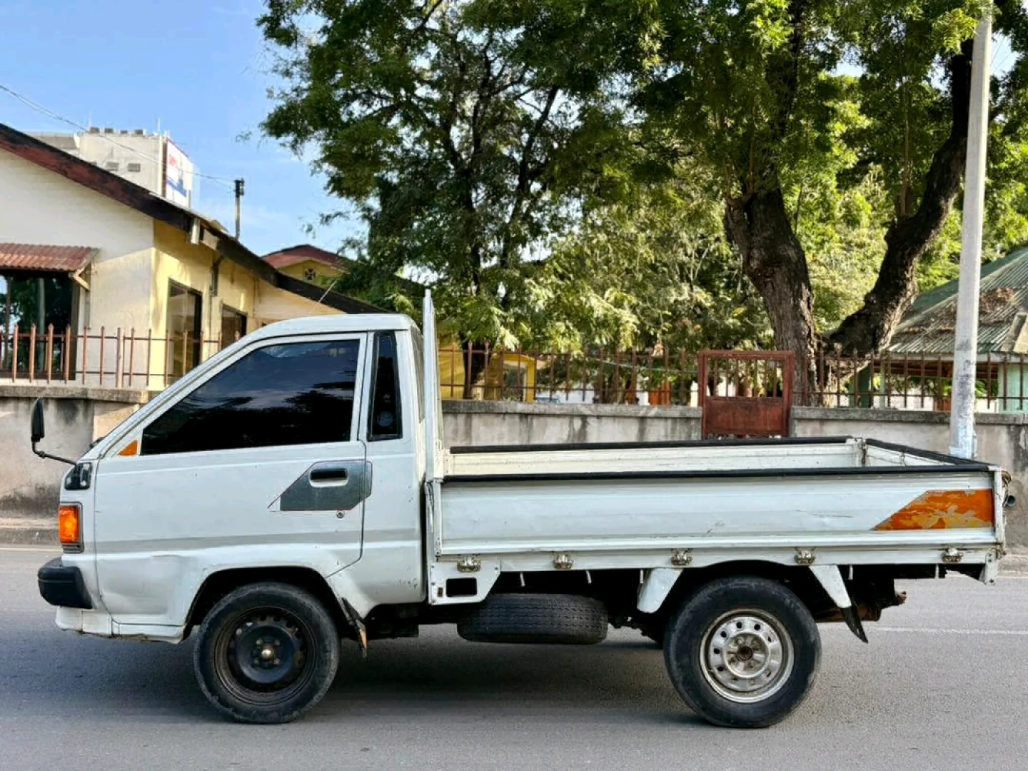 Toyota Townace EKN Van for Sale (18.7 Mil) thumbnail 5