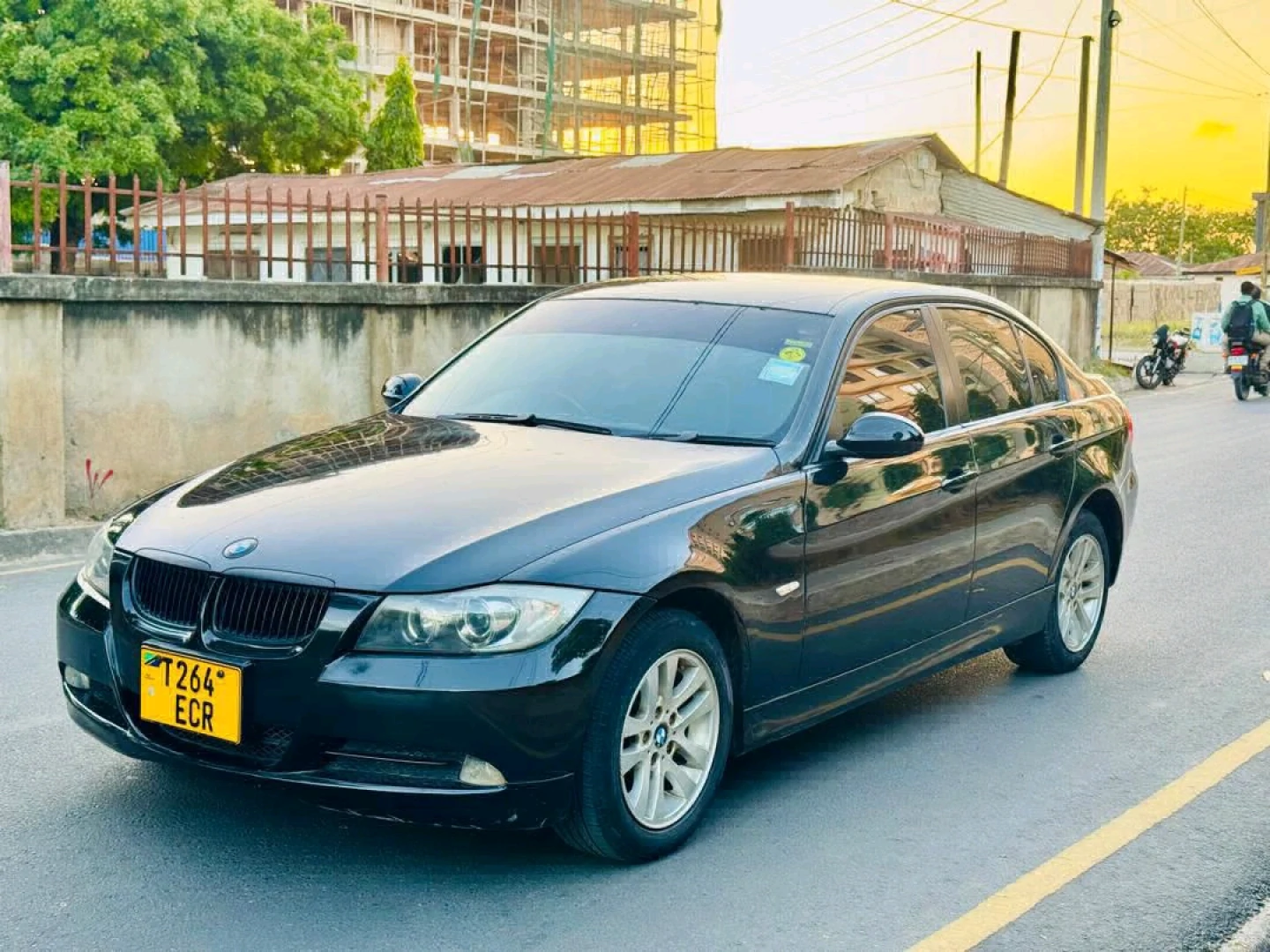 BMW 3 Series Sedan Black Low Mileage thumbnail 2