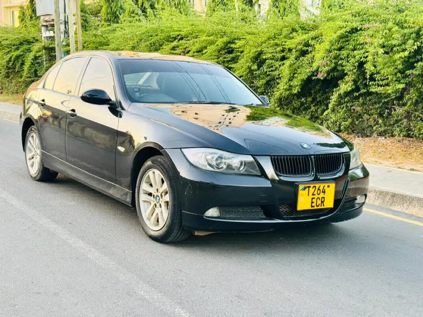 BMW 3 Series Sedan Black Low Mileage thumbnail 3