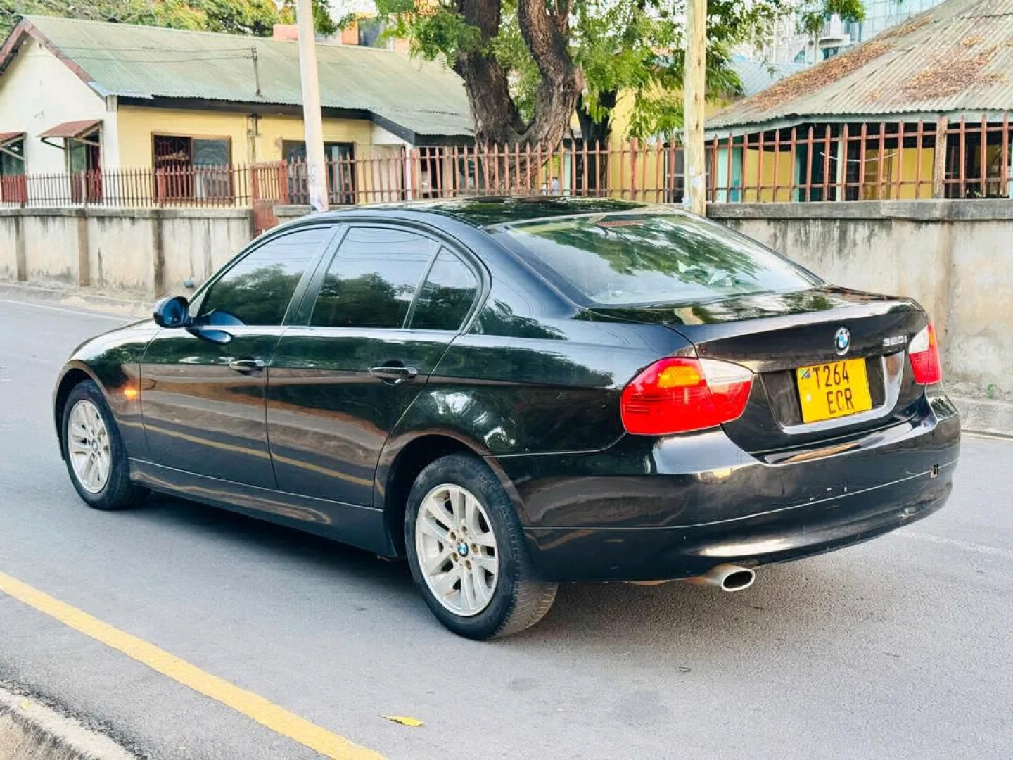 BMW 3 Series Sedan Black Low Mileage thumbnail 5
