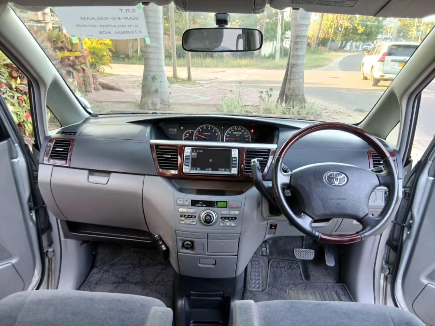Toyota Noah Minivan 2006 Automatic 1990cc thumbnail 3