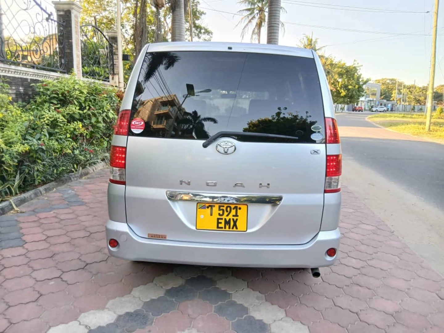 Toyota Noah Minivan 2006 Automatic 1990cc thumbnail 6