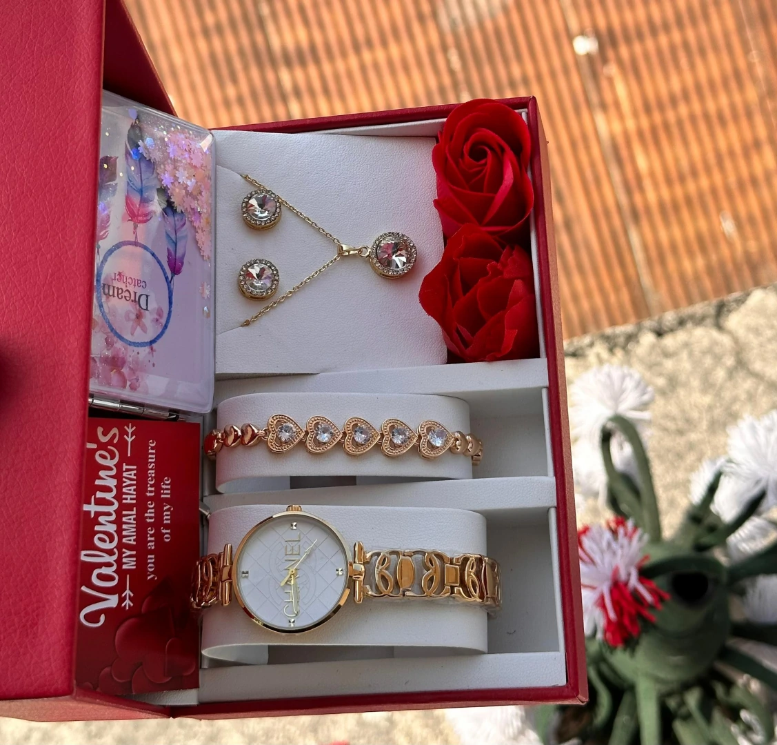 Women's Gold-Toned Watch and Jewellery Valentine's Gift Set thumbnail 5
