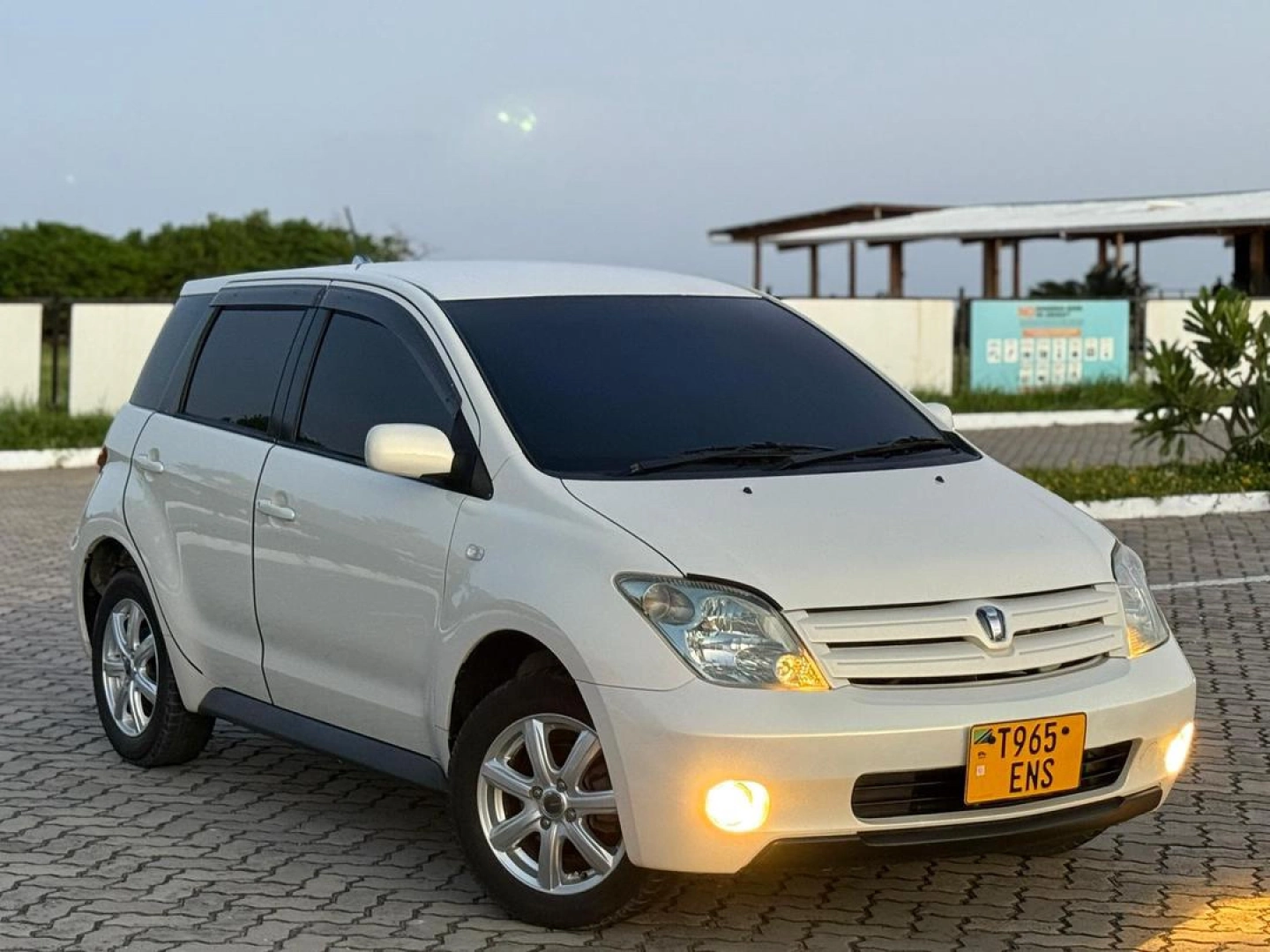 Toyota Ist 2004, 1290 CC, Clean Condition thumbnail 2