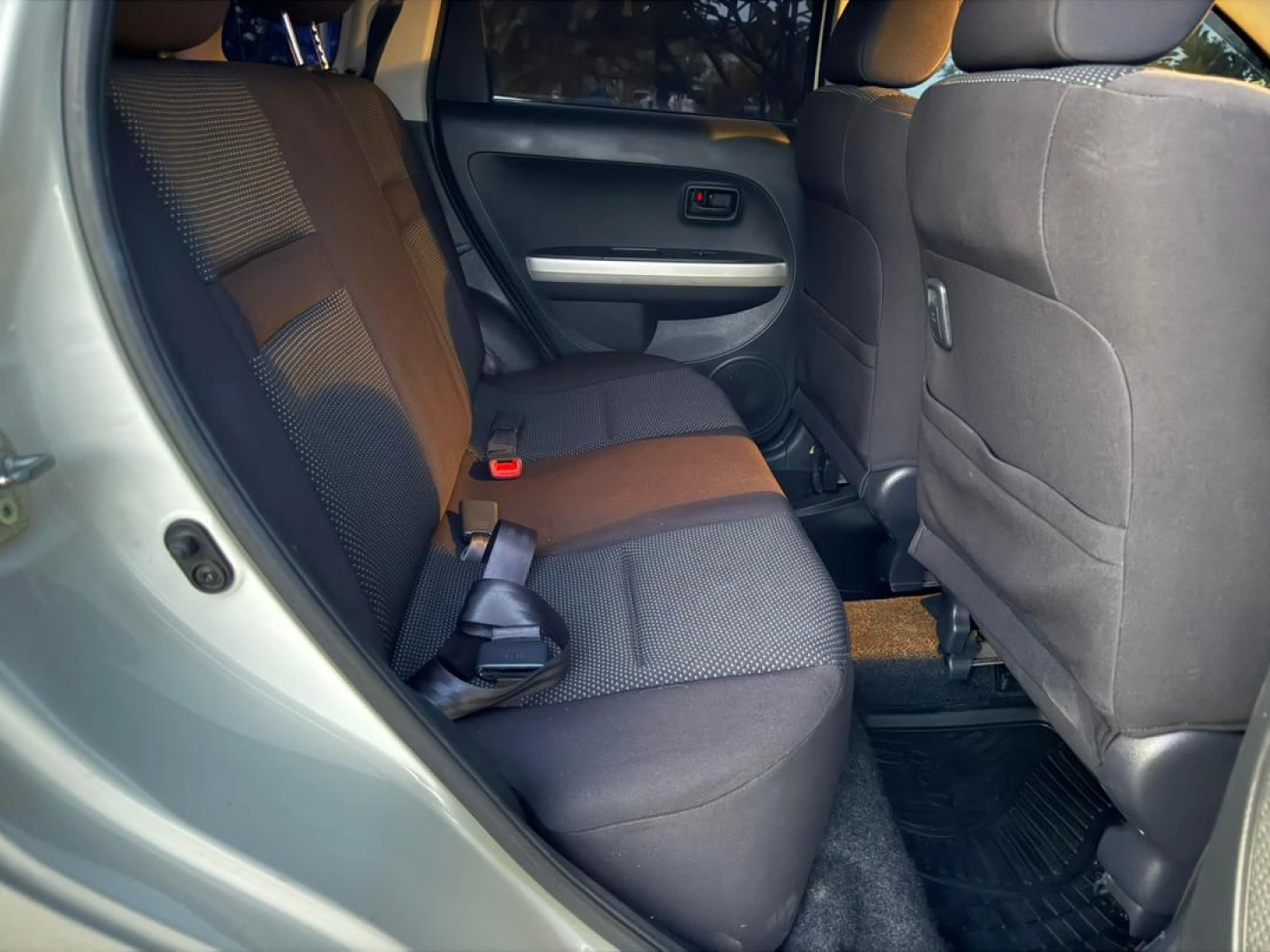 Toyota Ist 2004, 1290 CC, Clean Condition thumbnail 4