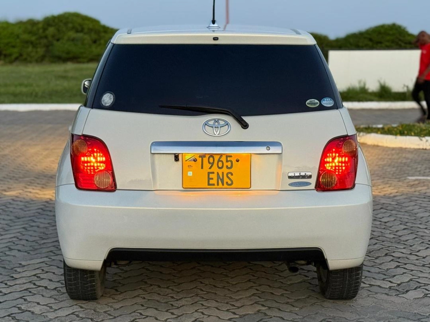 Toyota Ist 2004, 1290 CC, Clean Condition thumbnail 6