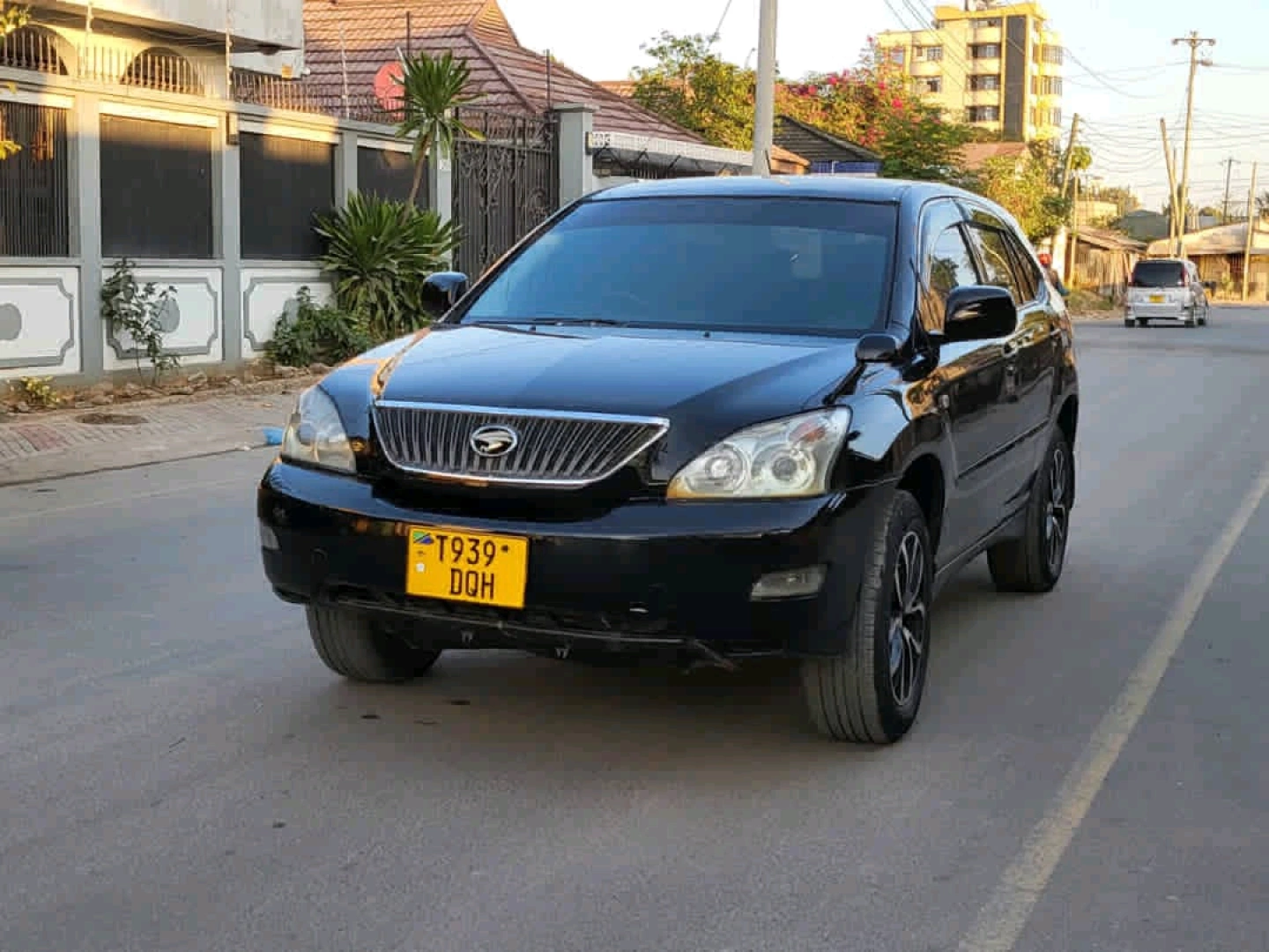 Black Toyota Harrier SUV 2006 Model thumbnail 5