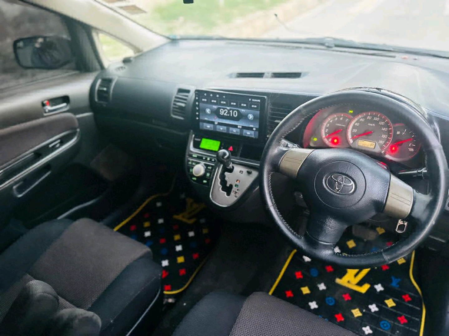 Black Toyota Wish DQF Automatic 1790cc thumbnail 7