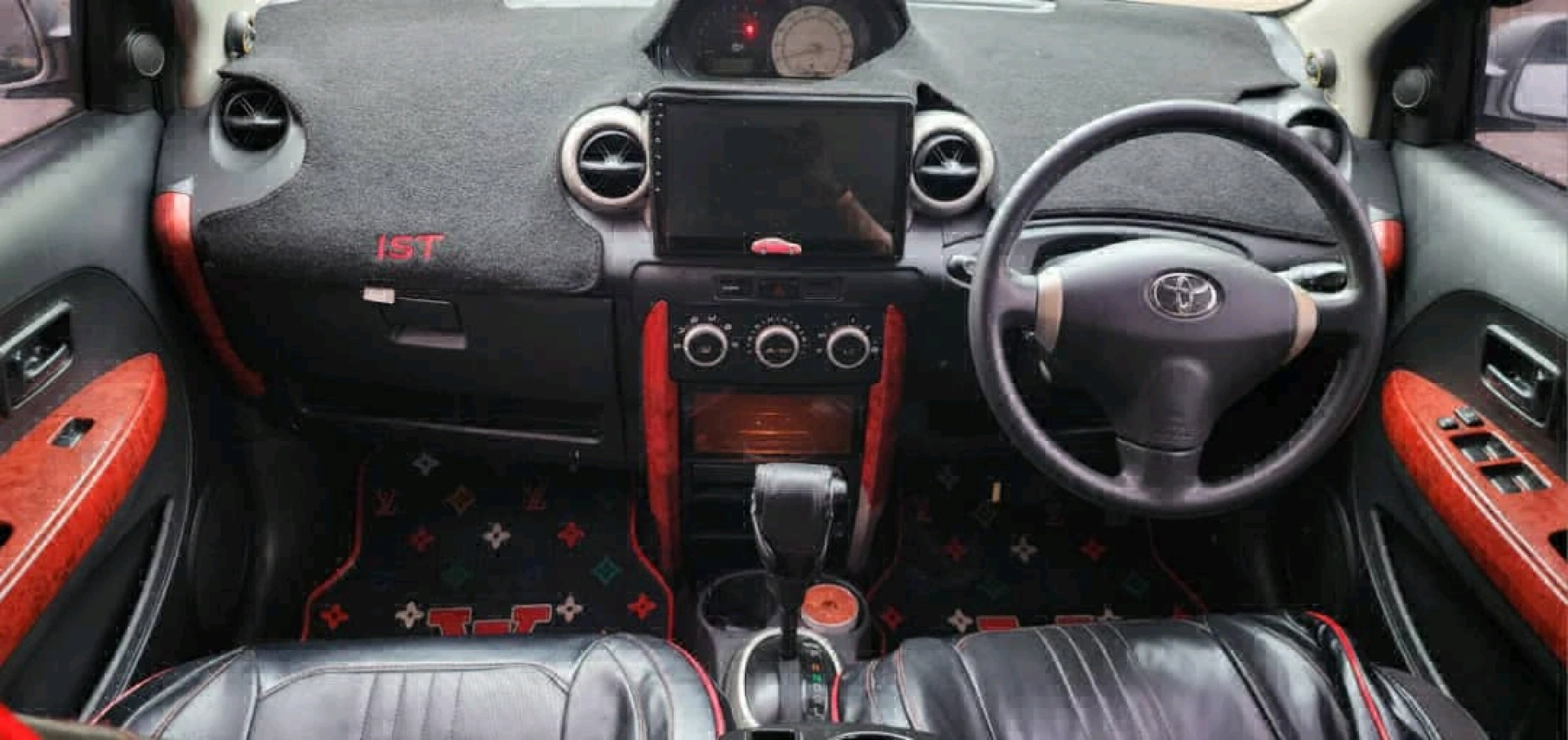 Toyota Ist Car thumbnail 7