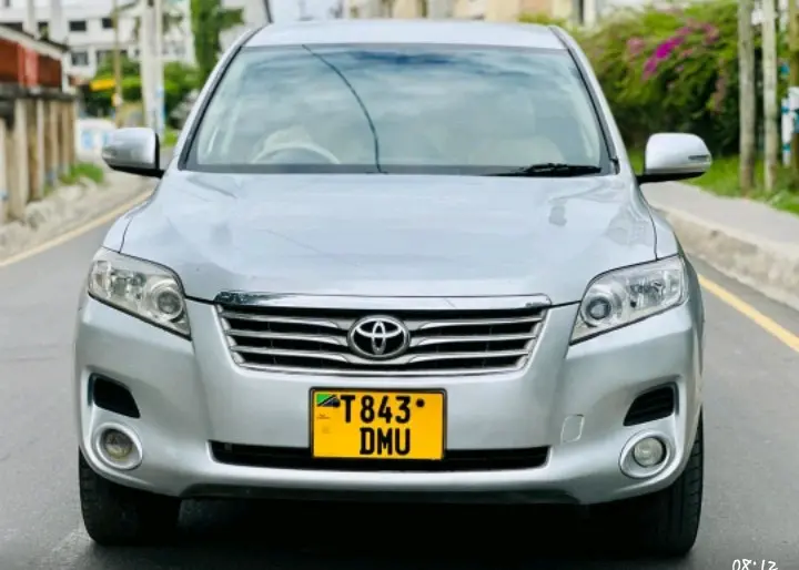 Silver Toyota Vanguard (DMU)