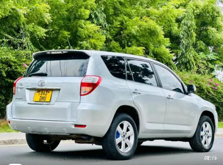 Silver Toyota Vanguard (DMU) thumbnail 8