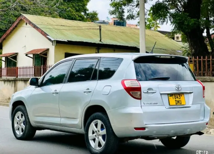 Silver Toyota Vanguard (DMU) thumbnail 9