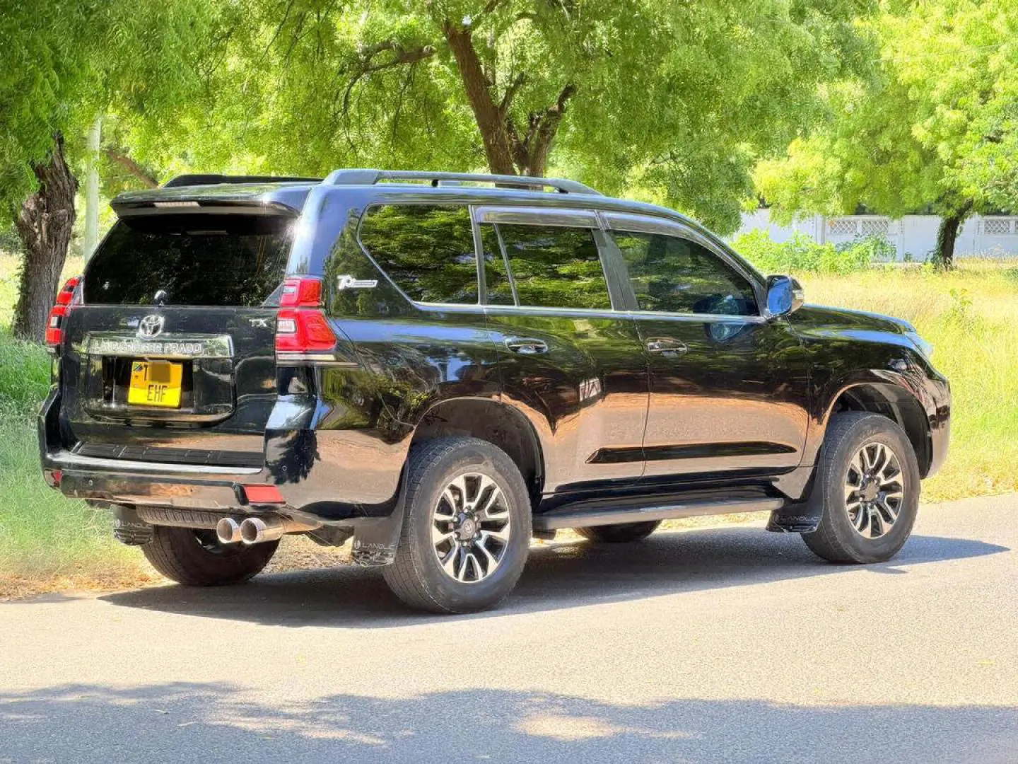 2023 Toyota Prado TX Diesel Black thumbnail 4