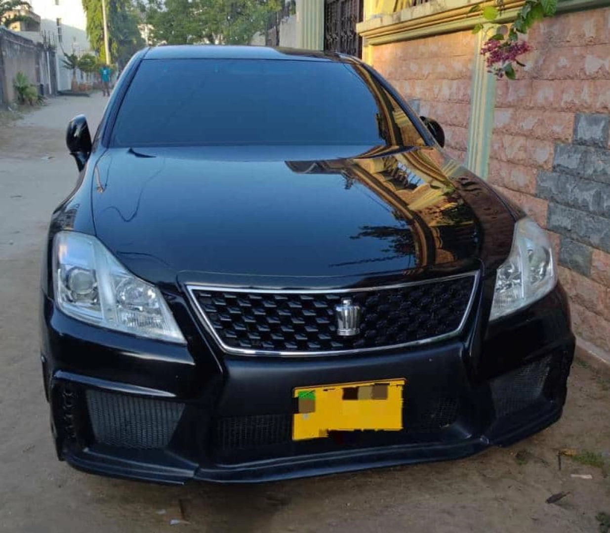 Toyota Crown Athlete 2010 Black Reg EAL