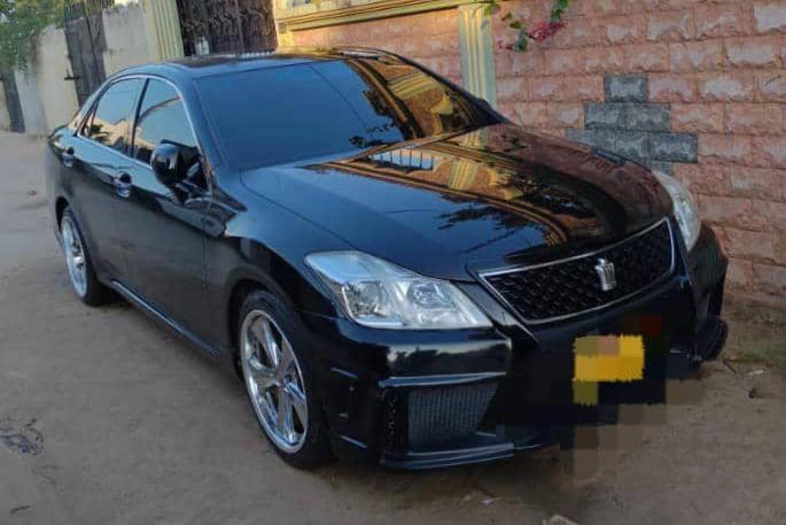 Toyota Crown Athlete 2010 Black Reg EAL thumbnail 3