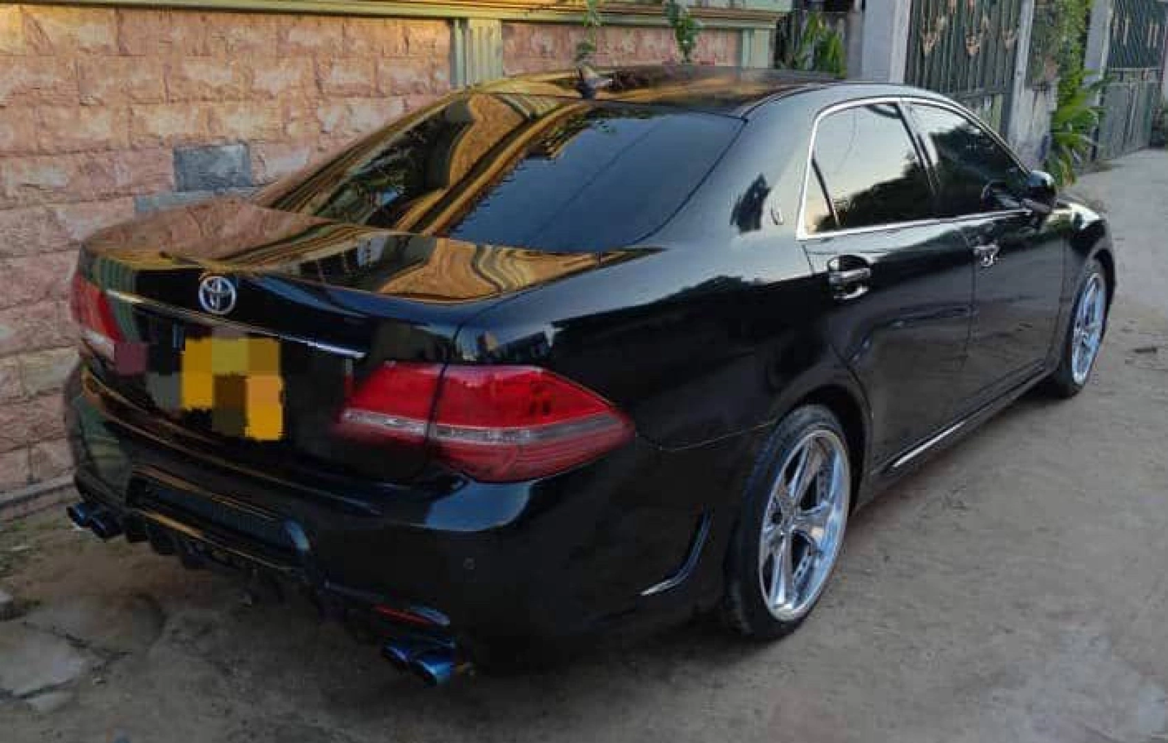 Toyota Crown Athlete 2010 Black Reg EAL thumbnail 4