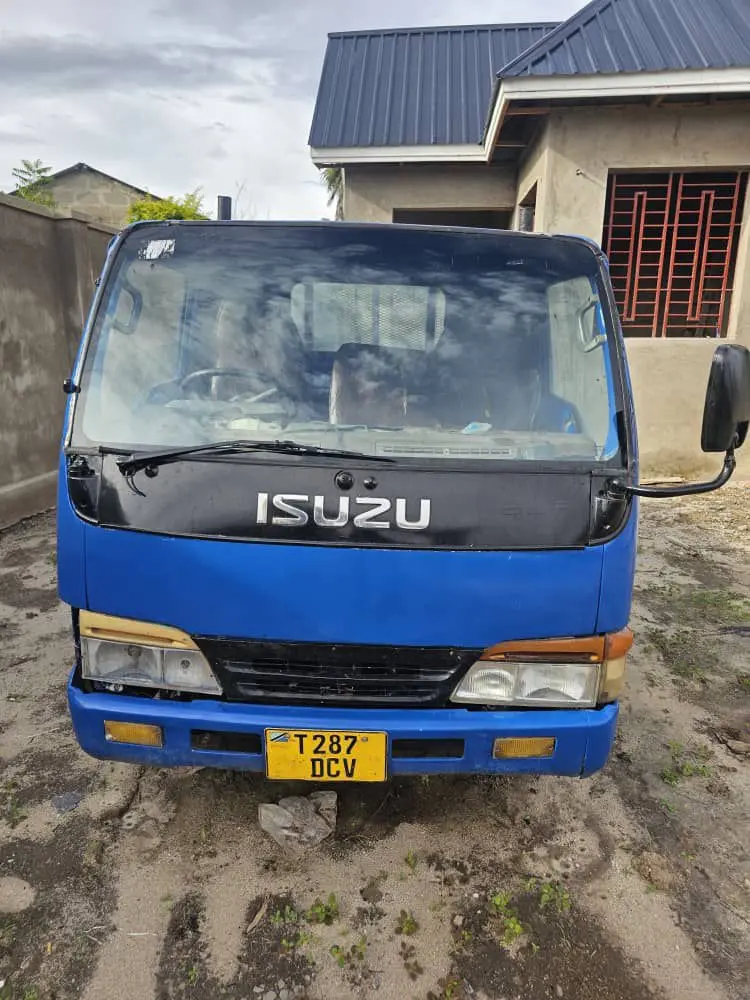 Isuzu Elf Truck (Canter)