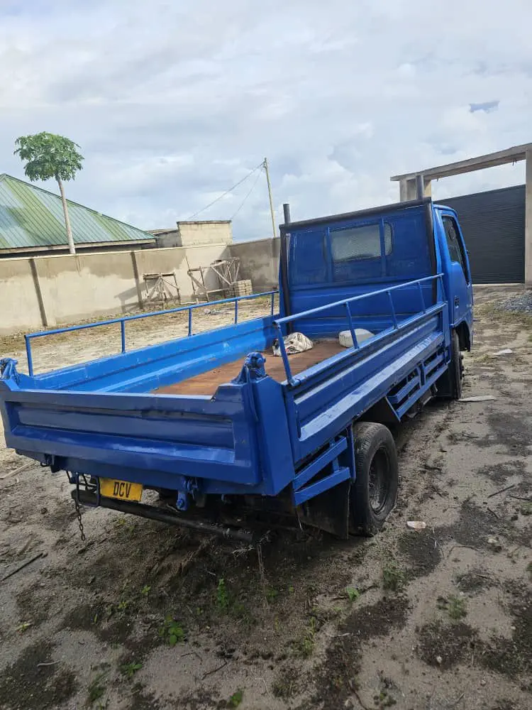 Isuzu Elf Truck (Canter) thumbnail 3