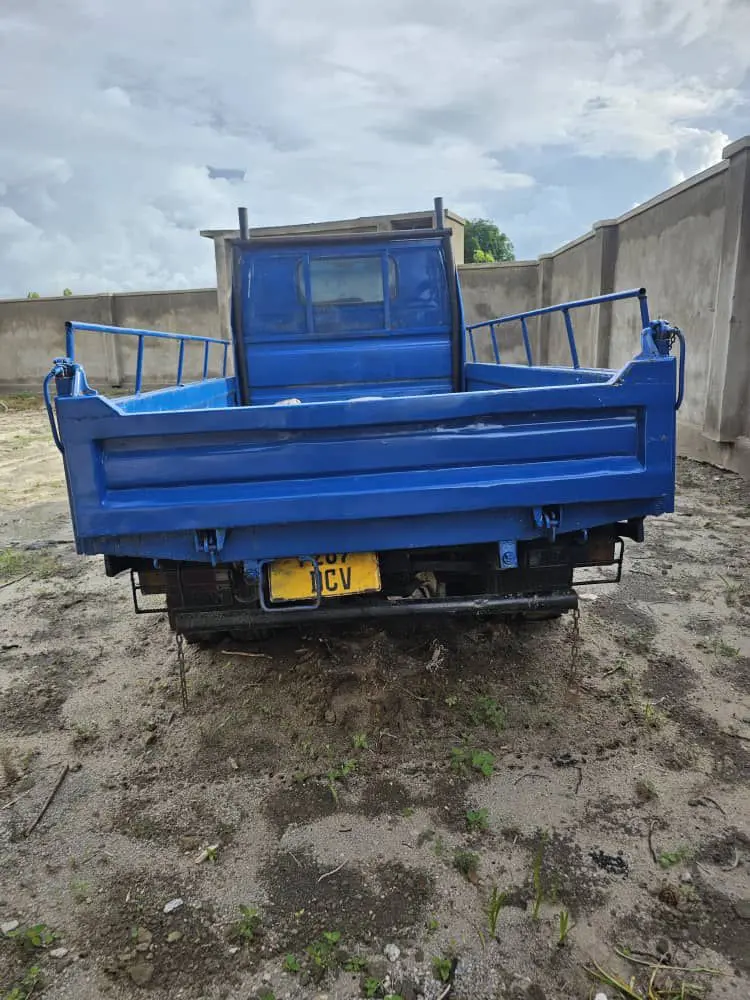 Isuzu Elf Truck (Canter) thumbnail 4