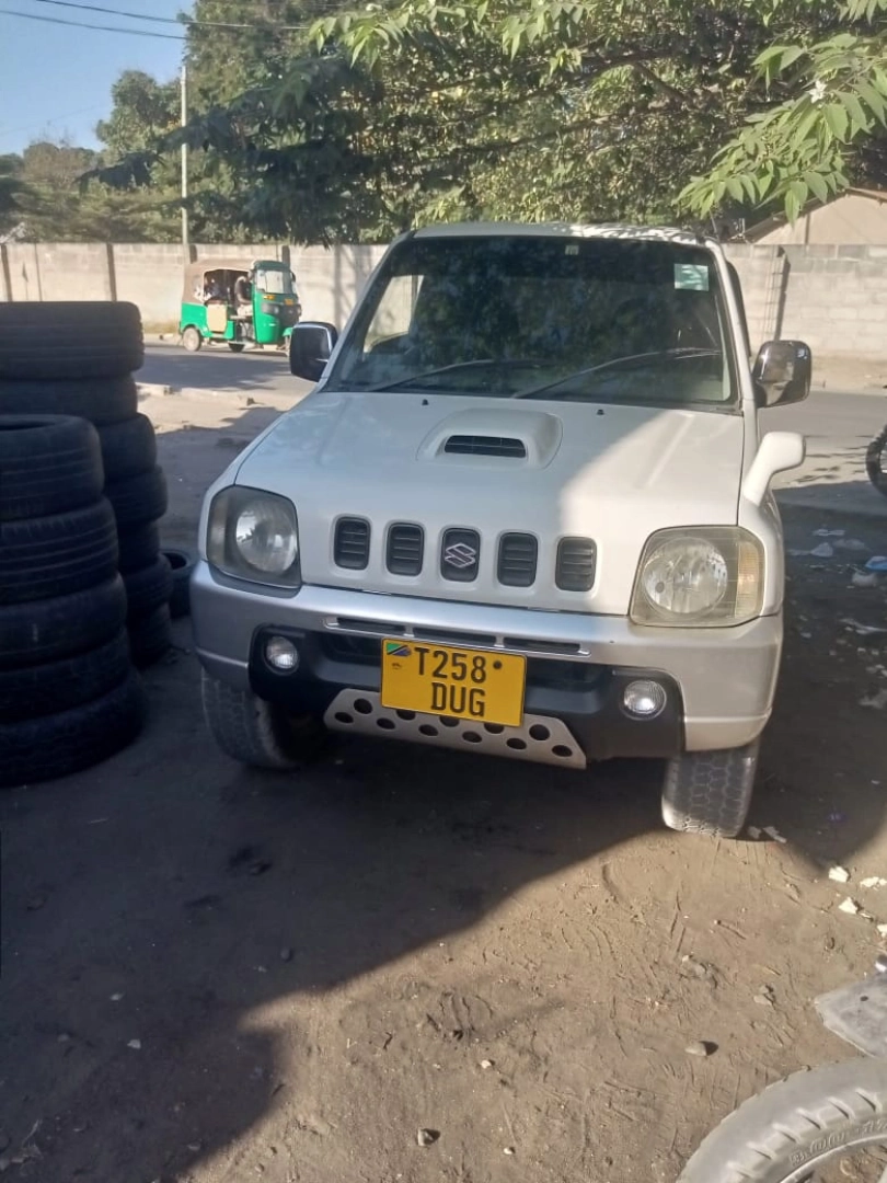Suzuki Jimny 'Wild Wind' SUV 2004 - 650cc TURBO thumbnail 2