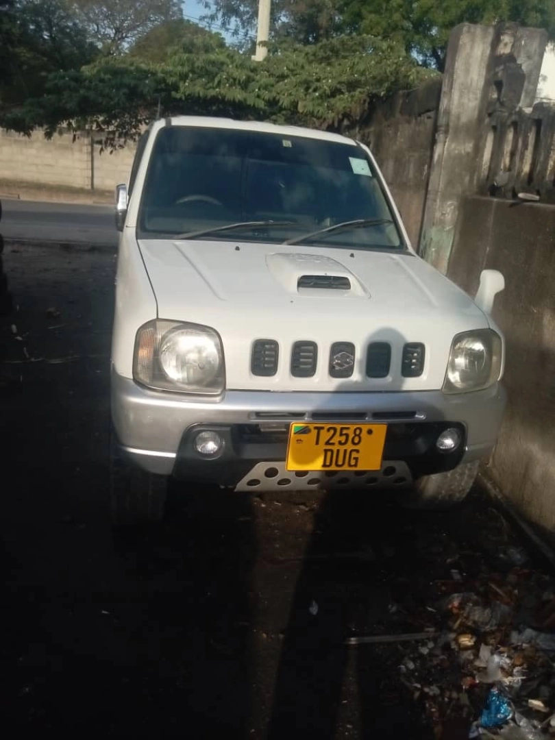 Suzuki Jimny 'Wild Wind' SUV 2004 - 650cc TURBO thumbnail 3