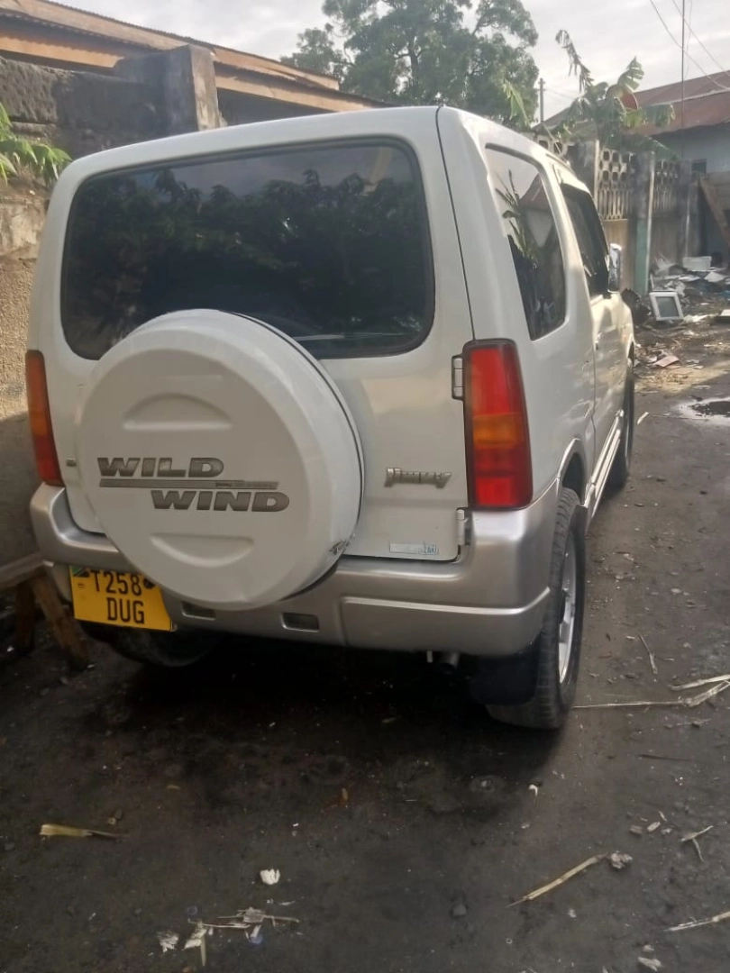 Suzuki Jimny 'Wild Wind' SUV 2004 - 650cc TURBO thumbnail 4