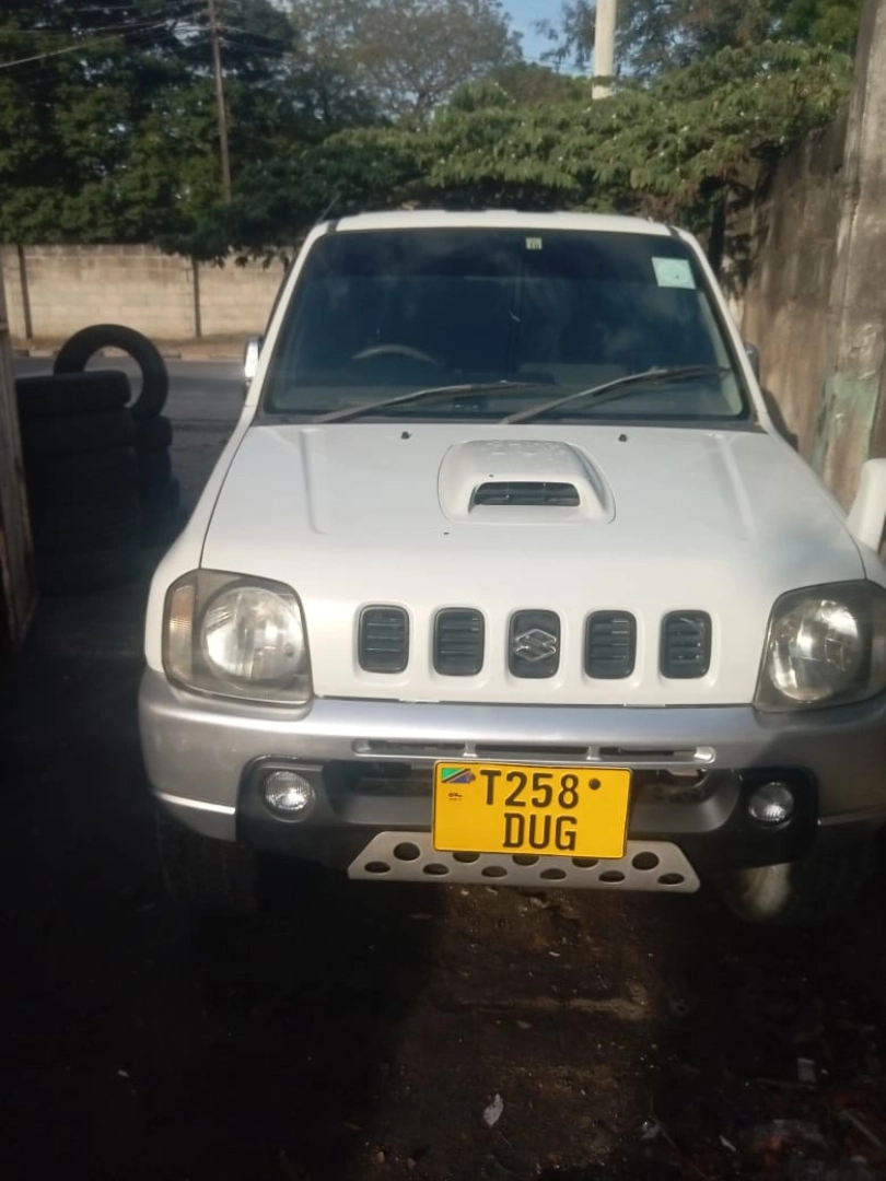 Suzuki Jimny 'Wild Wind' SUV 2004 - 650cc TURBO thumbnail 5