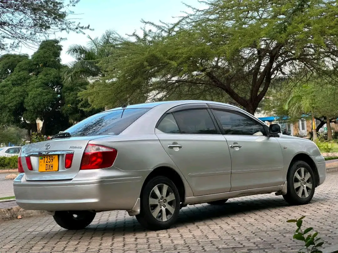 Toyota Premio 2004 thumbnail 2