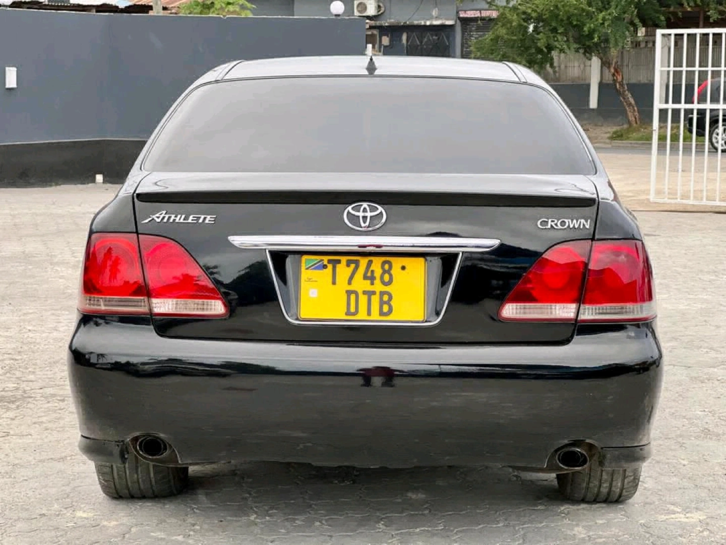 Toyota Crown Athlete Black Sedan Reg DTB thumbnail 3