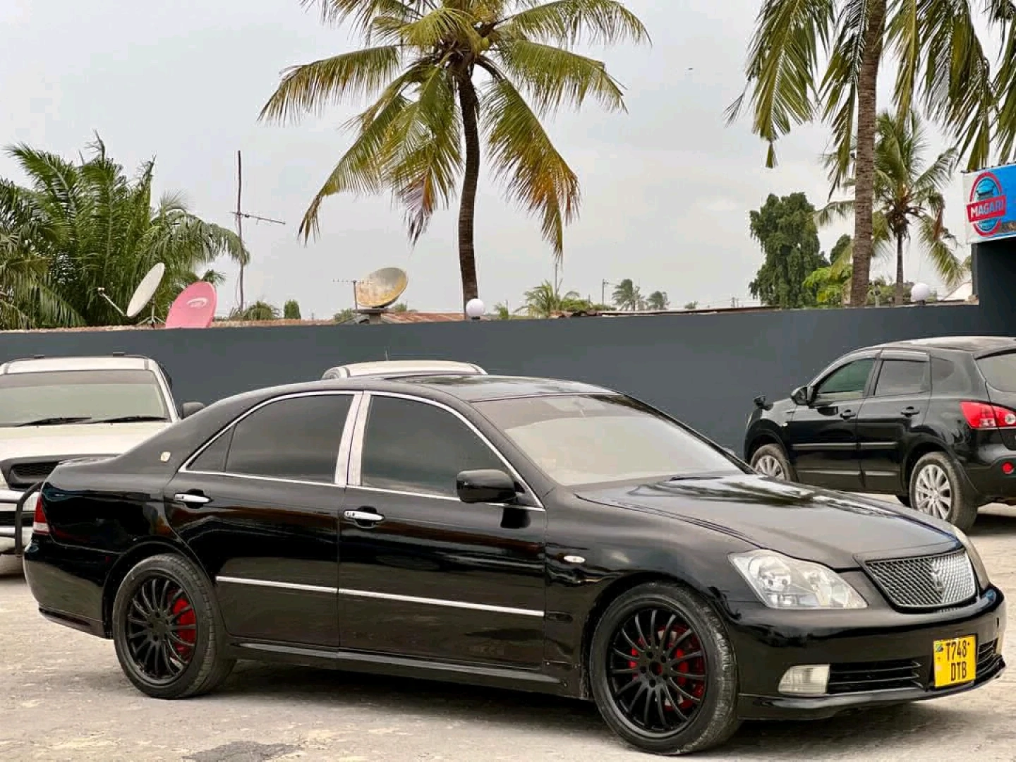 Toyota Crown Athlete Black Sedan Reg DTB thumbnail 4