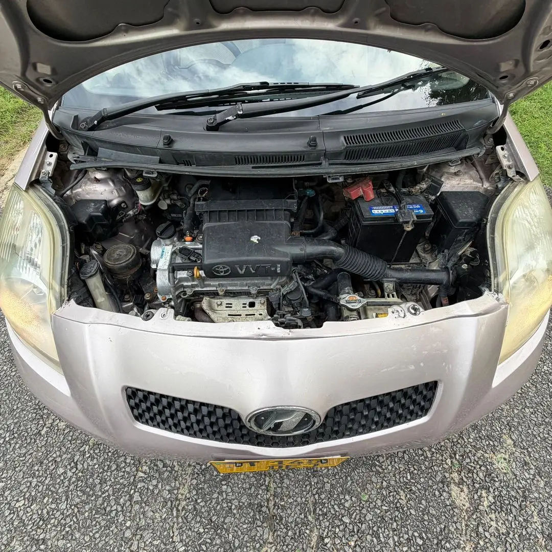 Toyota Vitz 2009 thumbnail 2