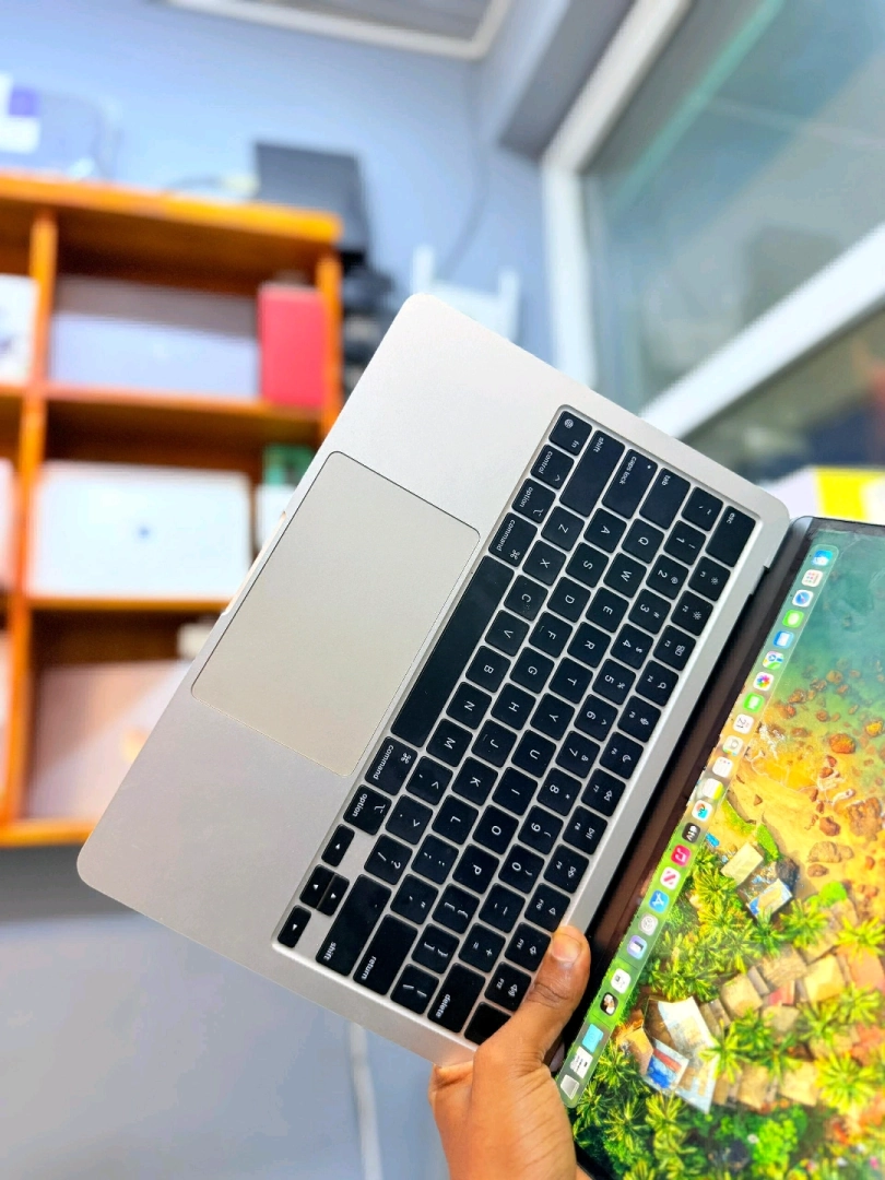 Apple MacBook Air M2 2022 16GB RAM 512GB Storage thumbnail 3