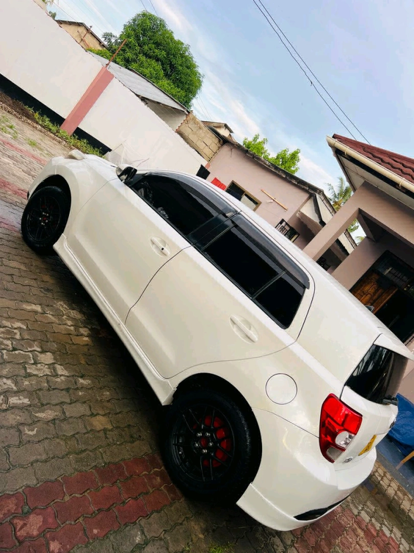 Toyota IST New Model 1490 CC thumbnail 9