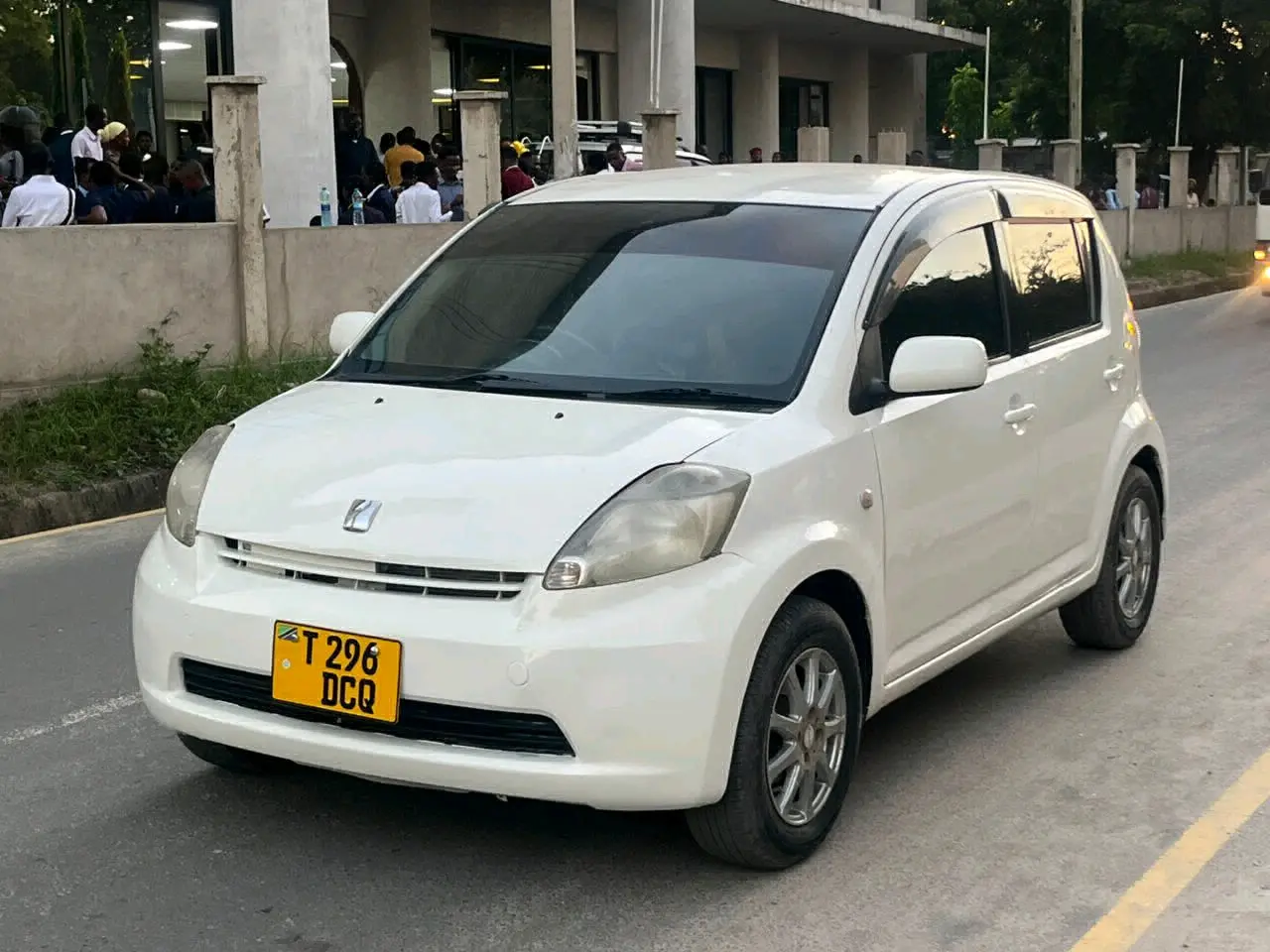White Toyota Passo (DCQ) thumbnail 8