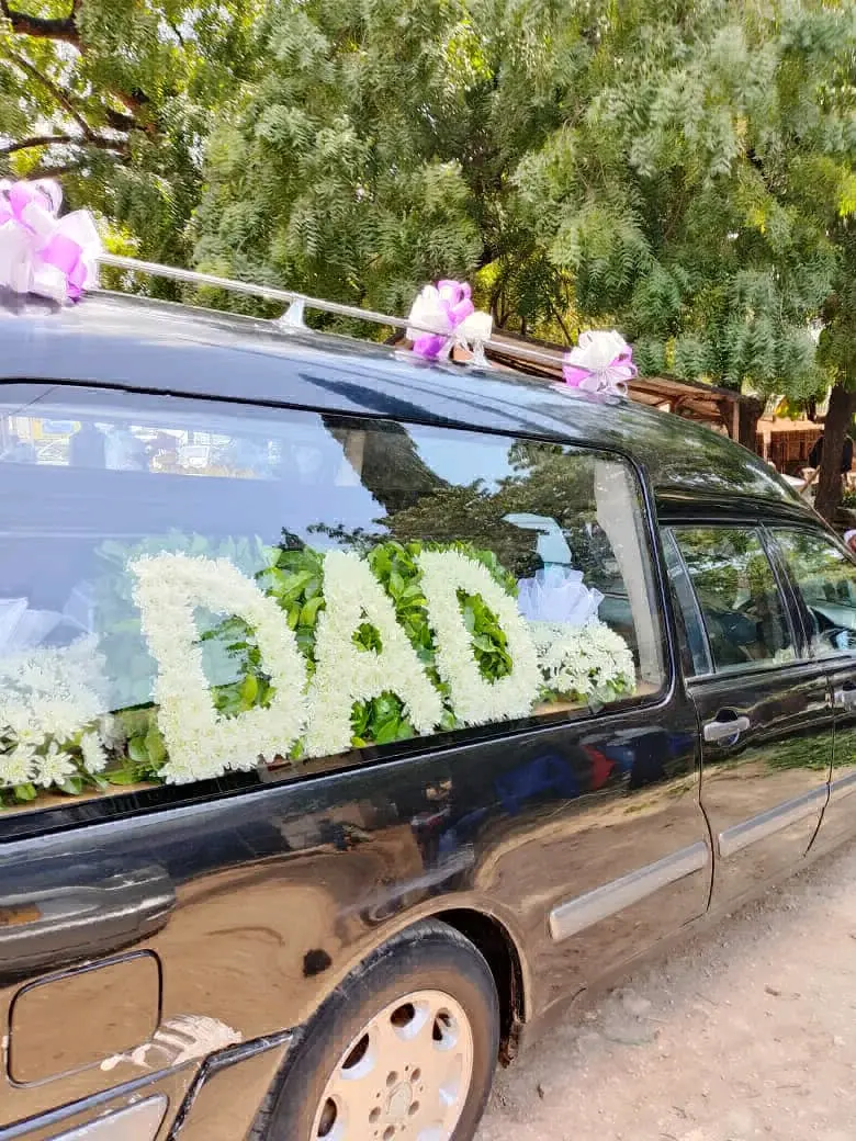 AFE Decor: Funeral Wreaths & Wedding Flowers thumbnail 2
